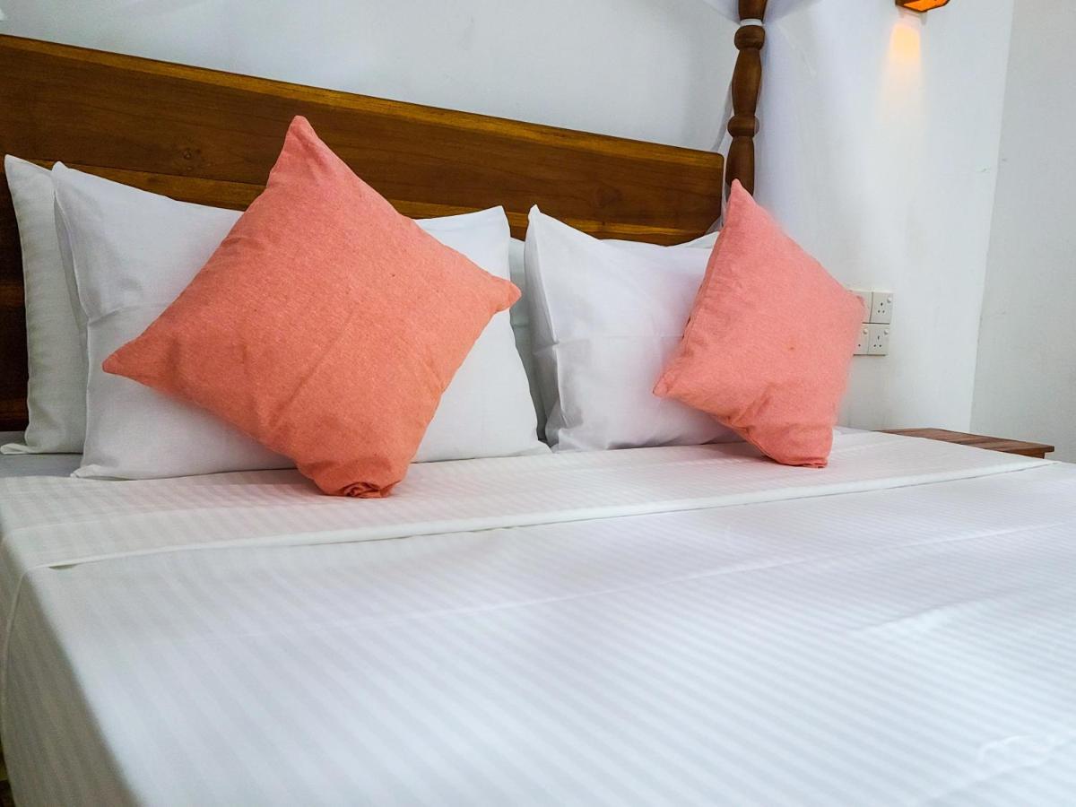 Woodholic Homestay Sigiriya Bagian luar foto