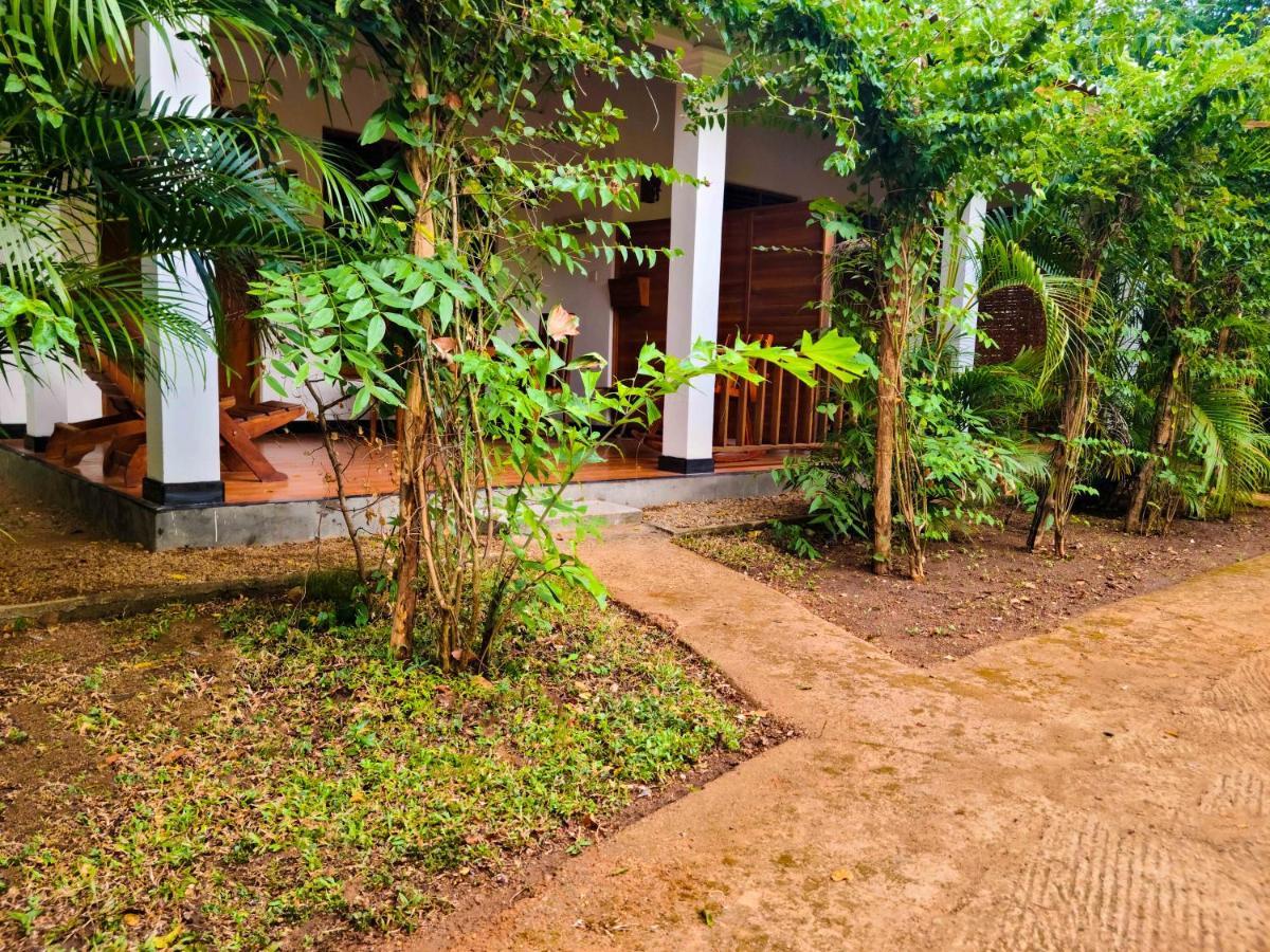 Woodholic Homestay Sigiriya Bagian luar foto