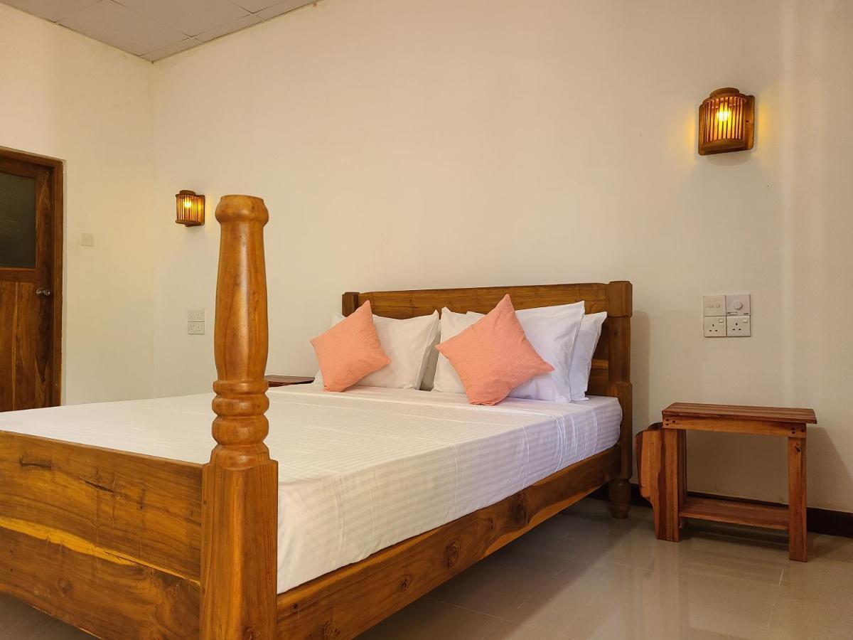 Woodholic Homestay Sigiriya Bagian luar foto