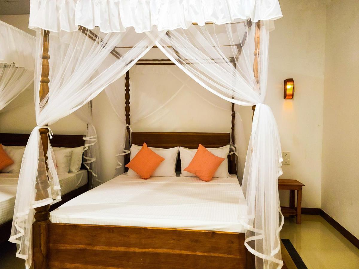 Woodholic Homestay Sigiriya Bagian luar foto