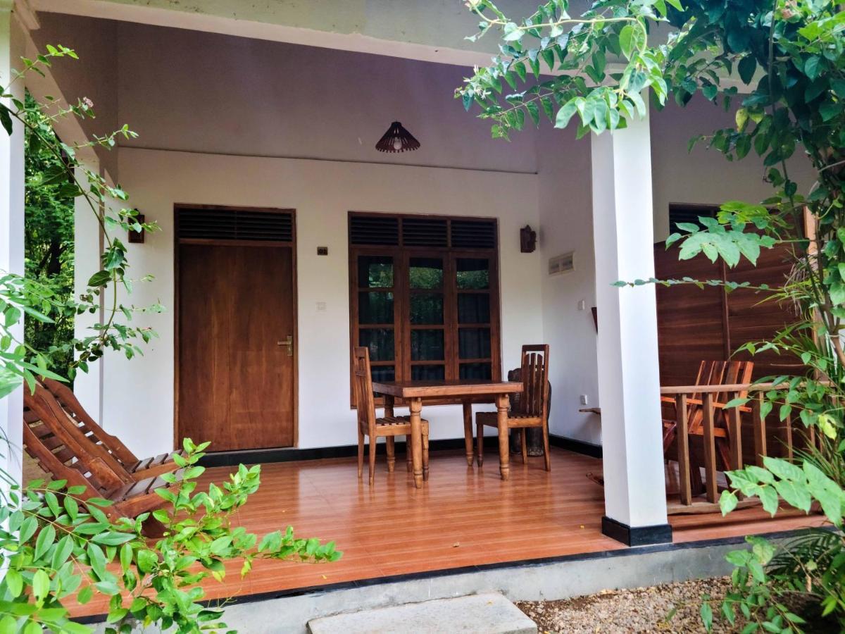 Woodholic Homestay Sigiriya Bagian luar foto