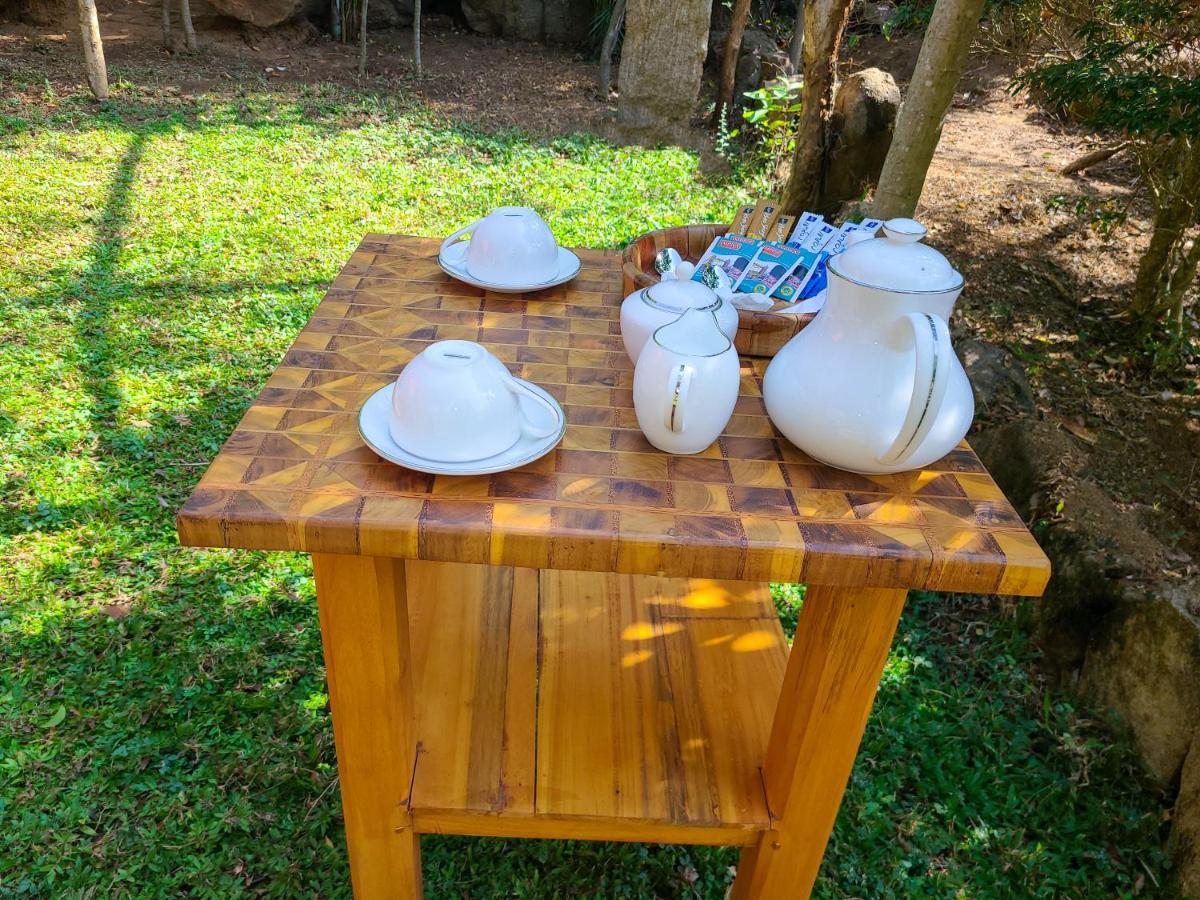 Woodholic Homestay Sigiriya Bagian luar foto