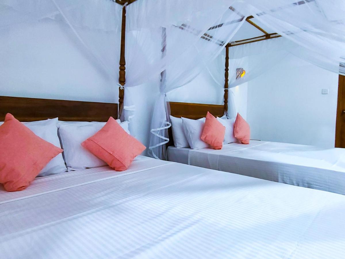 Woodholic Homestay Sigiriya Bagian luar foto