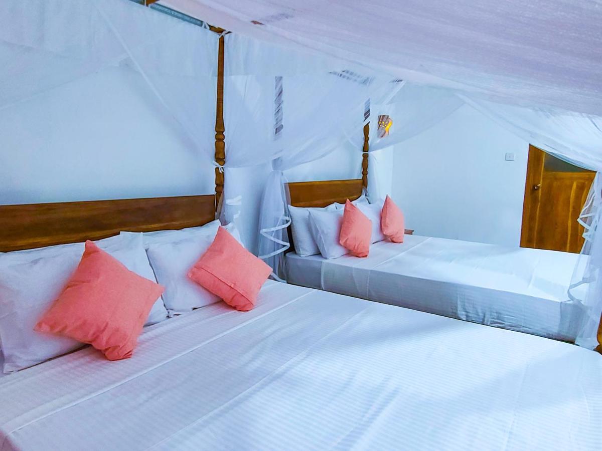 Woodholic Homestay Sigiriya Bagian luar foto