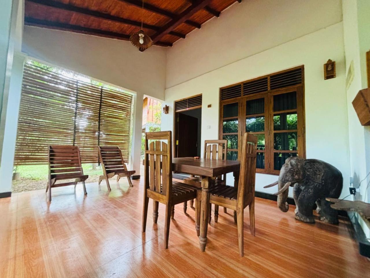 Woodholic Homestay Sigiriya Bagian luar foto