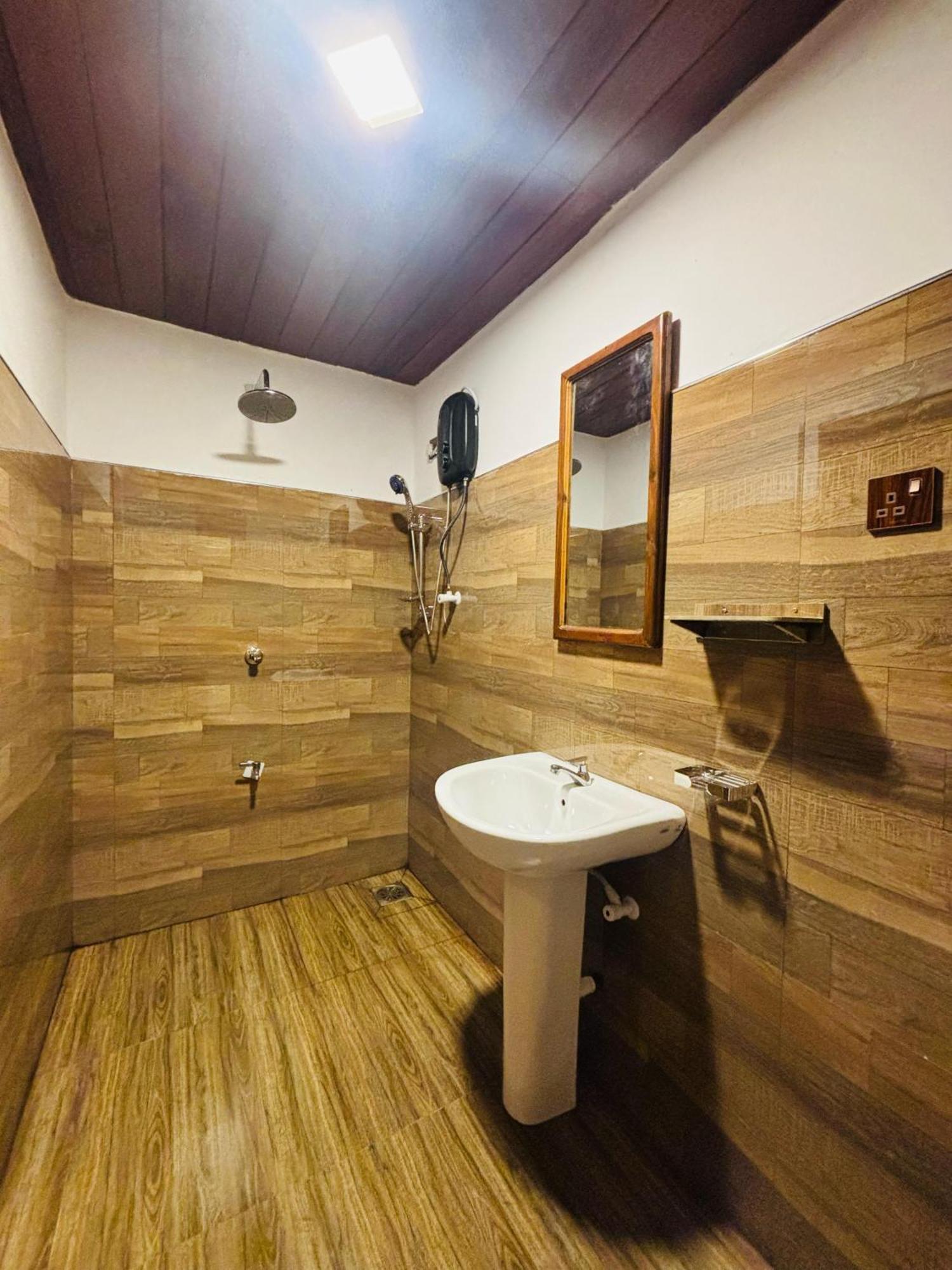 Woodholic Homestay Sigiriya Bagian luar foto
